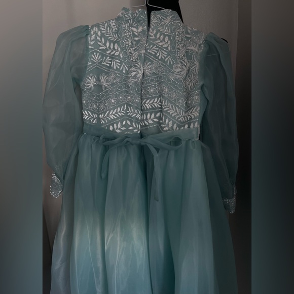 Adorable Young Girls Light Blue Dress! - Picture 7 of 8